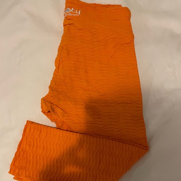 Booty by Brabants Pants - Booty by Brabants set in original fabric color Laranja